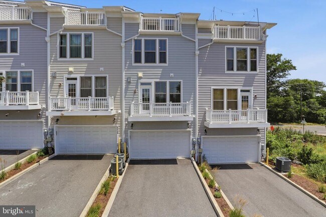 Building Photo - 2252 S Glebe Rd