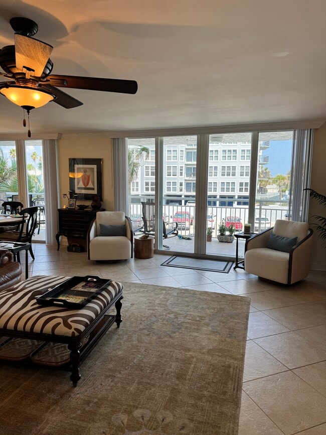 Building Photo - 1601 Ocean Dr S