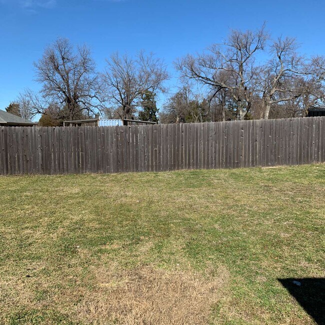 Building Photo - 409 Maple Row