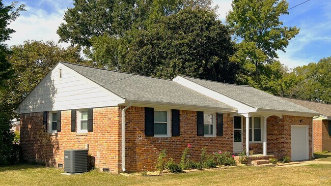 Building Photo - 3BR/1.5BA HOUSE