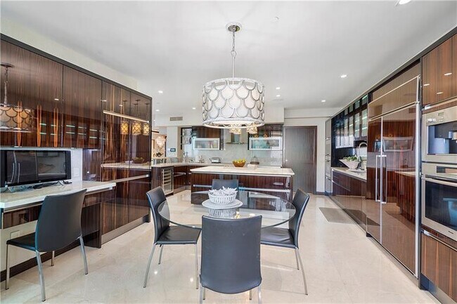 Building Photo - 101 S Fort Lauderdale Beach Blvd