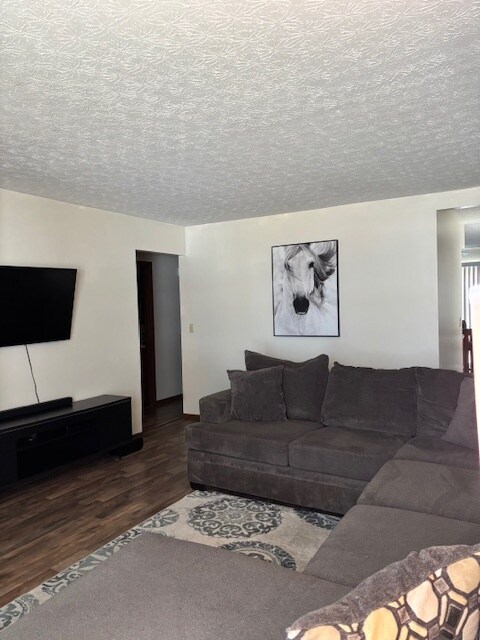 Building Photo - 2585-2587 Four Seasons Dr