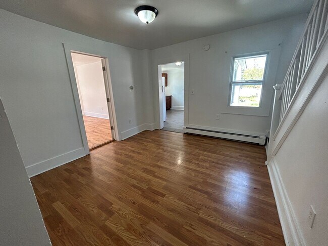 Building Photo - Lovely 4 Bedroom Single Family House in Neptune!