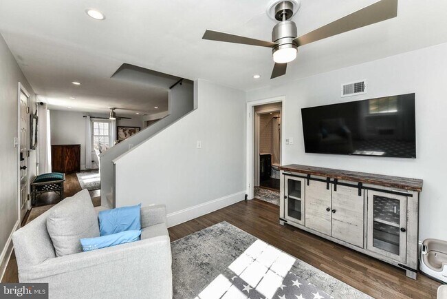 Building Photo - 7308 Poplar Ct