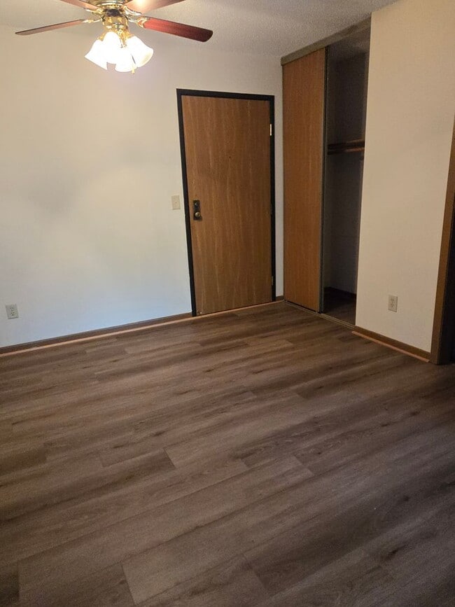 Building Photo - Evergreen Square Apartments