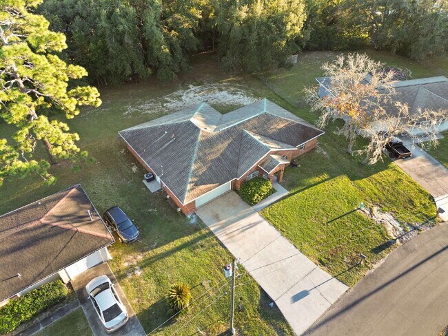 Building Photo - Spacious 3-bed/2-bath Home for Rent in Silver Spring Shores