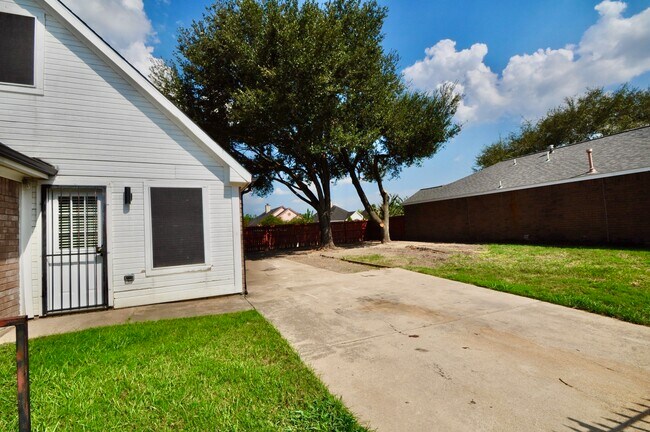Building Photo - 16402 Gold Ridge Ln