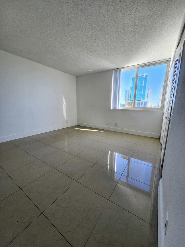 Building Photo - 9001 SW 77th Ave