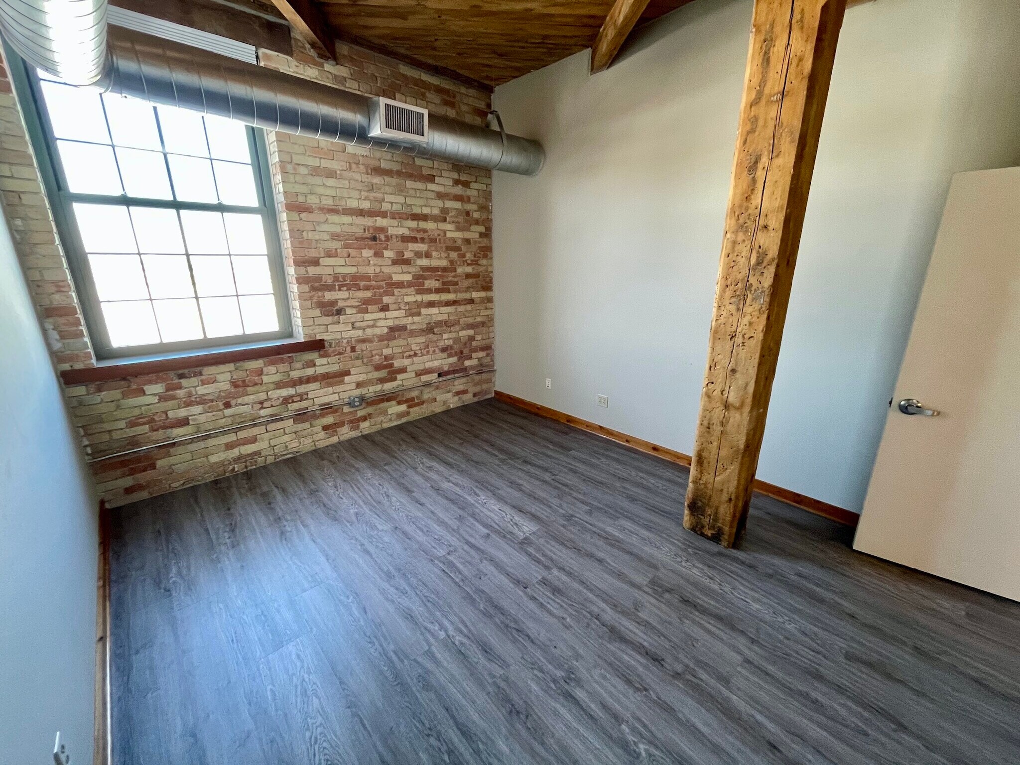 Building Photo - 940 Monroe Ave NW