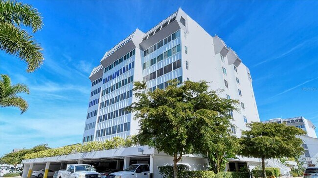 Building Photo - 1055 W Peppertree Dr