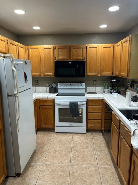 Building Photo - 9110 Sonoma Way