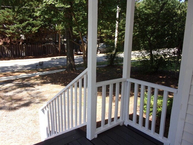 Building Photo - Beautifully Renovated 2 Bedroom 1 1/2 Bath Home