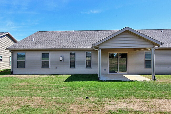 Building Photo - Broadridge 863/865