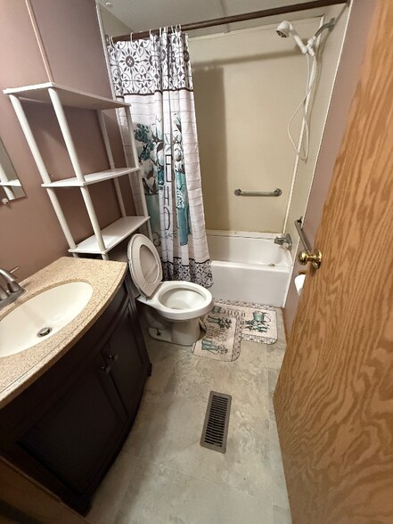 Building Photo - 10530 E Sidney Rd