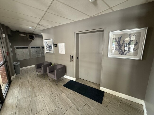 Building Photo - Charming Condo in Gaithersburg, MD