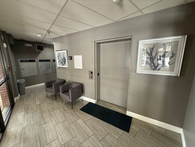 Primary Photo - RENT SPECIAL - 1/2 SECOND MONTHS RENT - Ch...