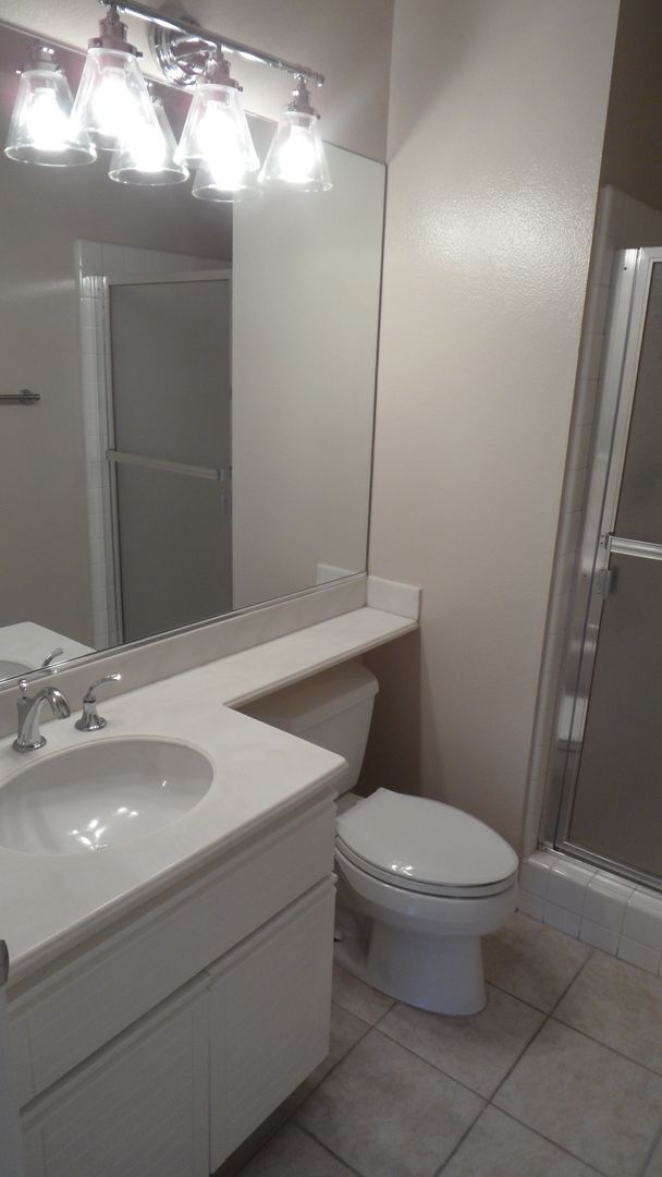 Building Photo - 8215 E White Oak Ridge