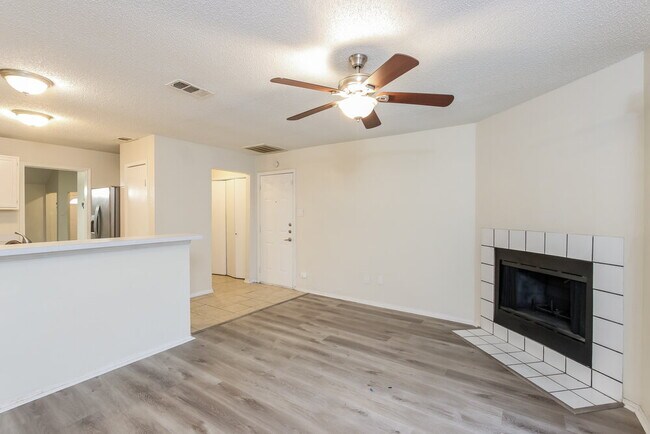 Building Photo - 2946 Lawndale Dr