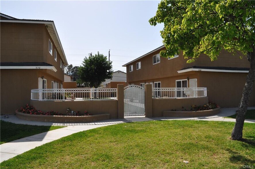 Building Photo - 570 Penrose Dr