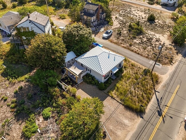 Building Photo - 128 Old Point Rd