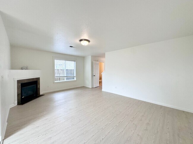 Building Photo - Beautiful 3-Bedroom, 2.5-Bath Condo with Modern Comforts!