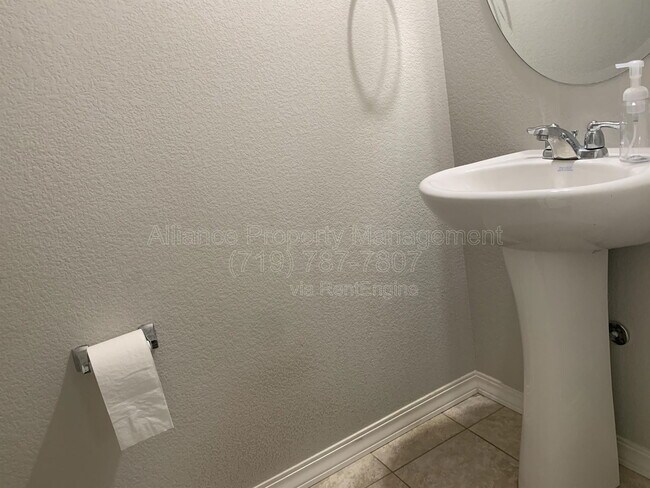 Building Photo - 8885 Vanderwood Rd