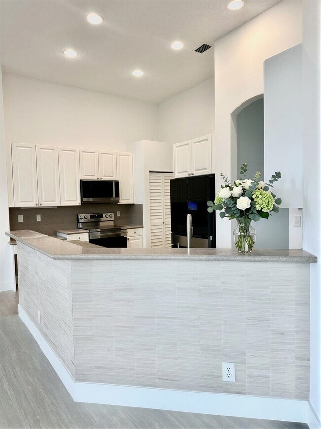 Building Photo - 10216 Lexington Estates Blvd