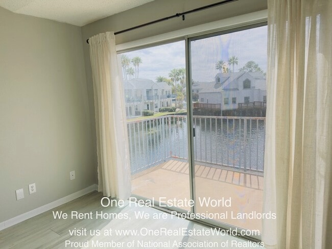 Building Photo - 2504 Woodgate Blvd