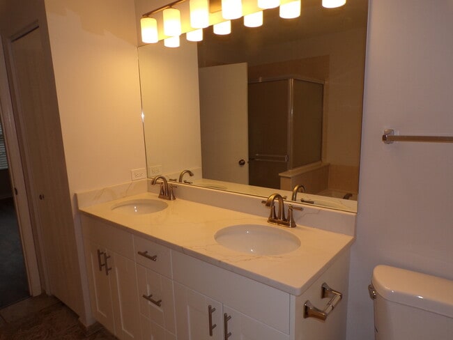 Building Photo - 1595 Millbrook Dr