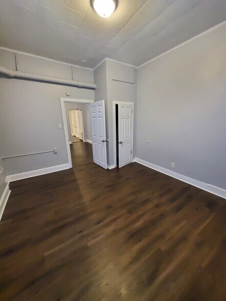 Building Photo - 177 W Parmenter St