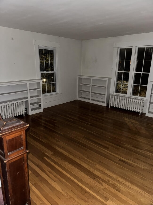 Building Photo - 5 Perry Ave