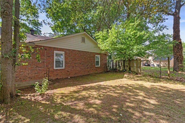 Building Photo - 894 Five Forks Trickum Rd SW