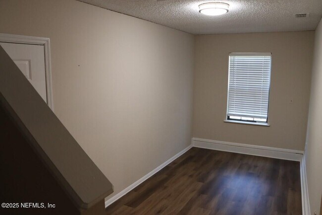 Building Photo - 4347 Clove St
