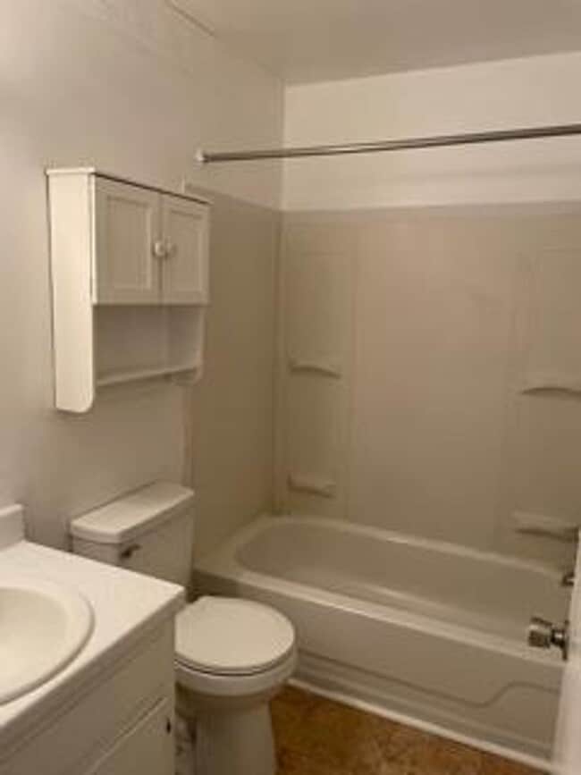 Building Photo - New Listing!