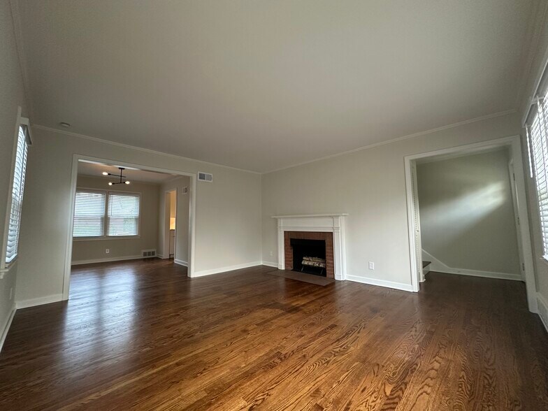 Large Family Room - Decorative Fireplace - 109 W 73rd St