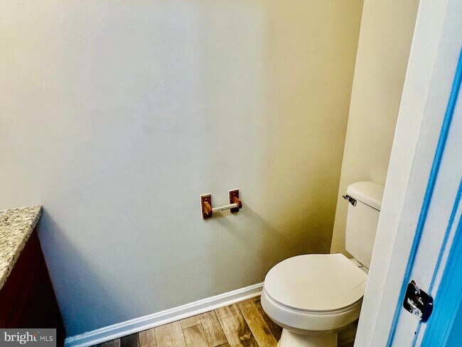 Building Photo - 4704 S Park Ct