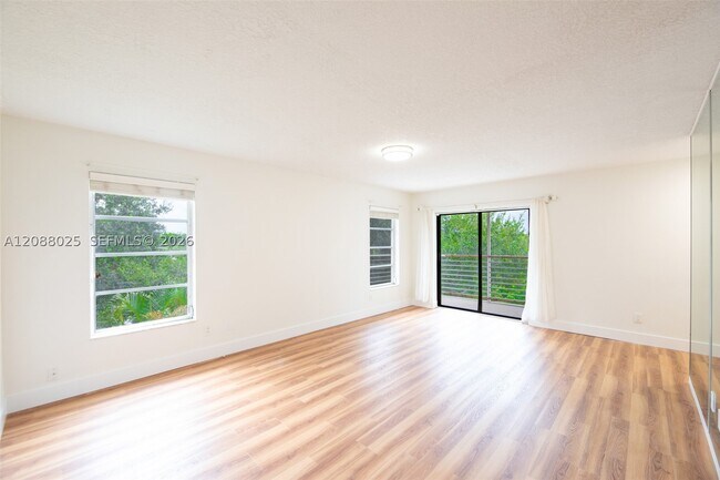 Building Photo - 2441 SW 82nd Ave