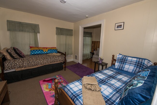 Building Photo - 2 bedroom apartment!