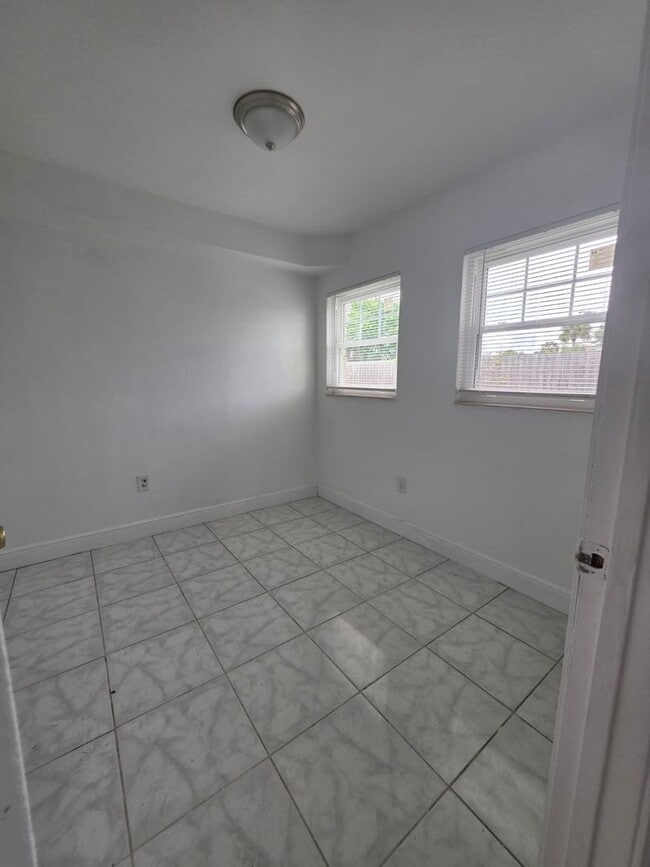 Building Photo - LAS PALMAS AT SAND LAKE CONDO