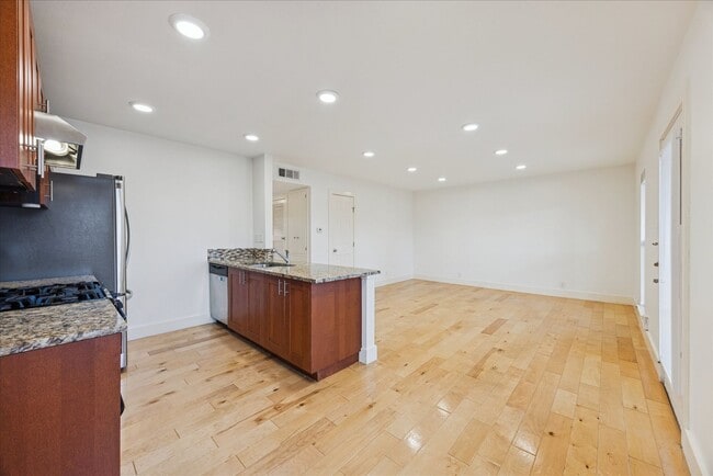 Building Photo - 2/1 Windsor Park Condo - Available Now!