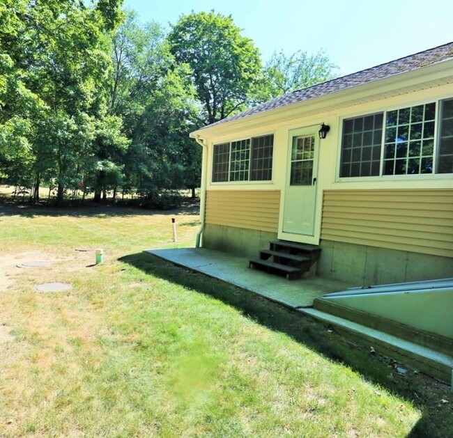 Building Photo - 2 bedroom in East Bridgewater MA 02333