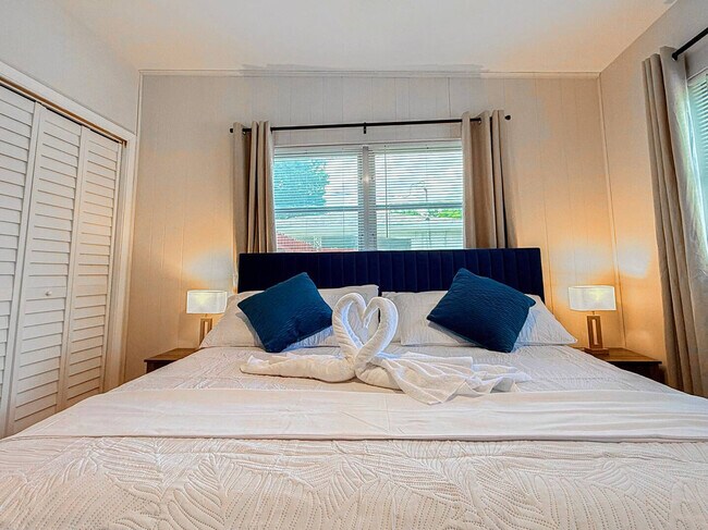 Building Photo - 904 15th St NE