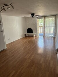 Building Photo - ONE MONTH OF RENT OFF MOVE IN INCENTIVE FOR SEPTEMBER! Beautiful Updated 1 Bedroom 1 Bathroom - H...
