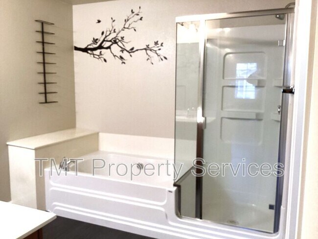 Building Photo - 530 Candela Cir