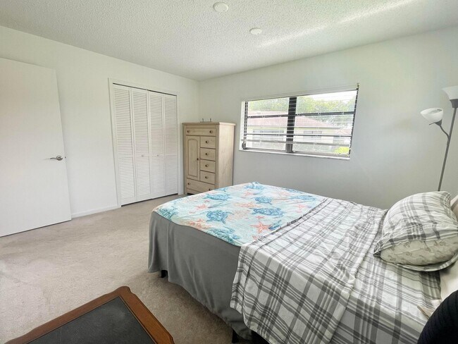 Building Photo - 4961 Dovewood Rd