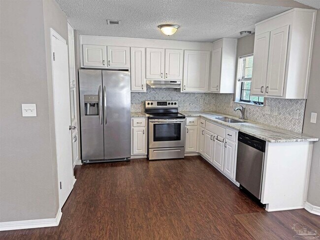 Building Photo - 7524 Sandy Creek Dr