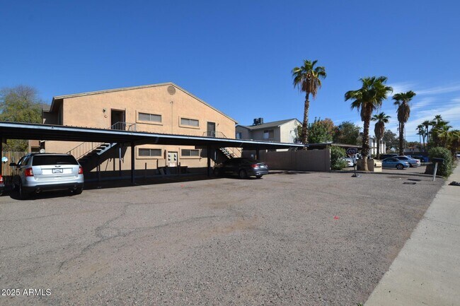 Building Photo - 1934 W Village Dr