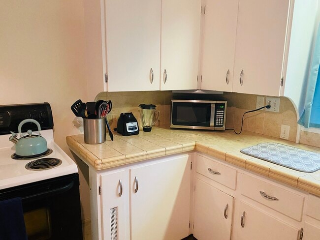 Building Photo - 202 North Ave