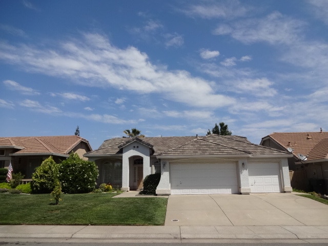 Primary Photo - NICE SINGLE STORY HOME WITH 3 BEDROOMS, 2 ...