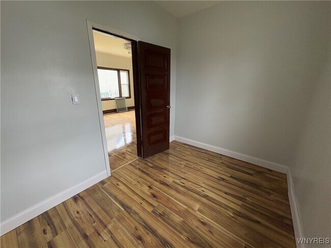 Building Photo - 143 Reo Ave